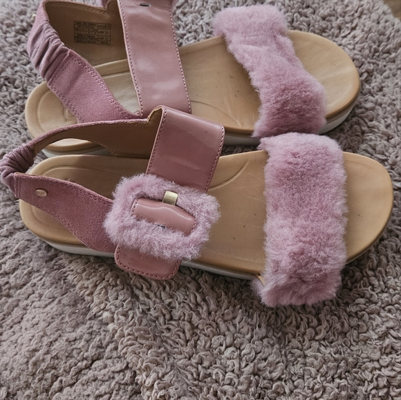 UGG sandals size 6 - Picture 2 of 6